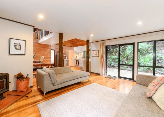  at 8 Kauri Loop Road, Oratia, Waitakere City, Auckland