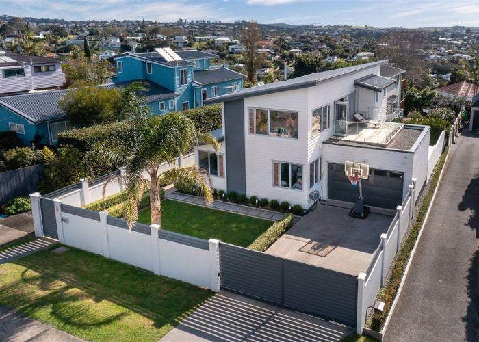  at 1/18 Ridge Road, Waiake, Auckland