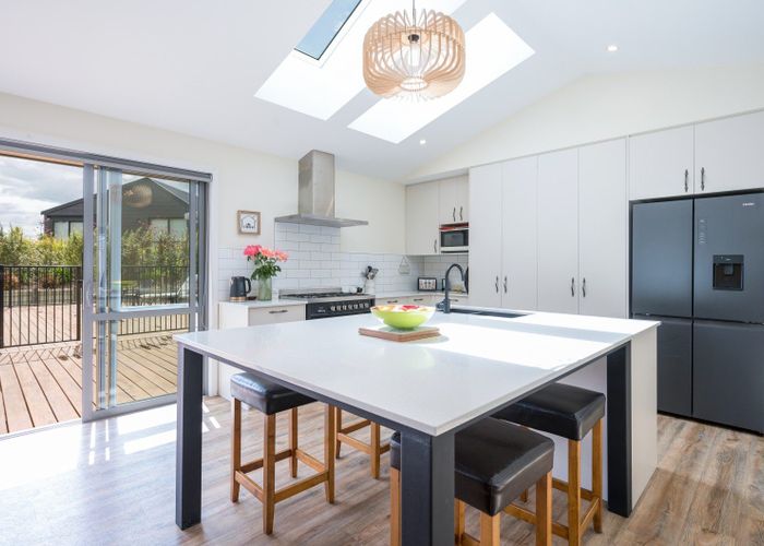  at 9 Kohuhu Lane, Redwood Valley