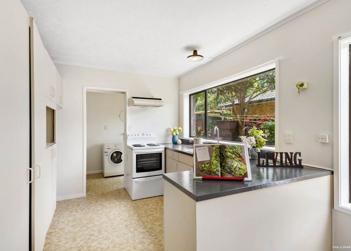  at 4/58 Hayr Road, Three Kings, Auckland