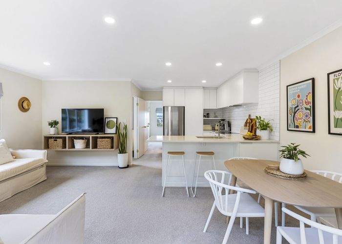  at 13/61 The Avenue, Albany, North Shore City, Auckland