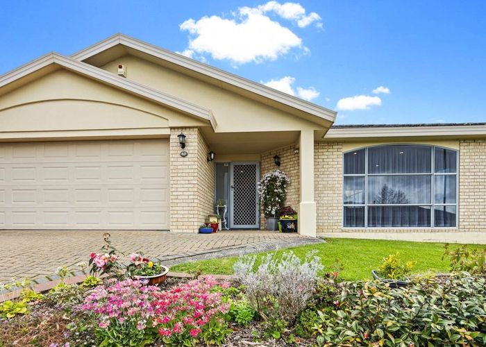  at 40 Highfields Terrace, Henderson, Auckland