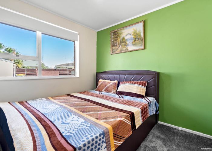  at 1/6 Pettit Place, Manukau, Auckland