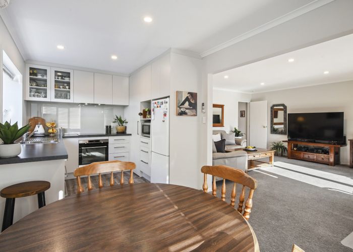  at 2/12 Giles Place, Shirley, Christchurch