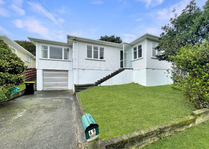  at 69 Taylor Terrace, Tawa, Wellington