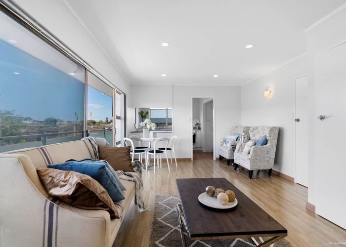  at 3/762 Beach Road, Browns Bay, Auckland