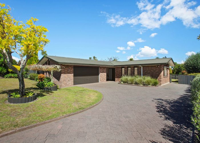  at 143 Whitford Road, Somerville, Manukau