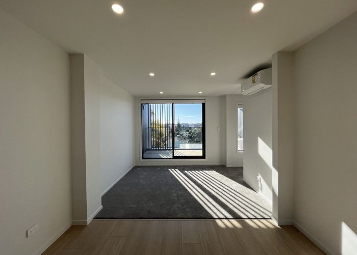  at 7/10 Fairclough Road, Beach Haven, North Shore City, Auckland
