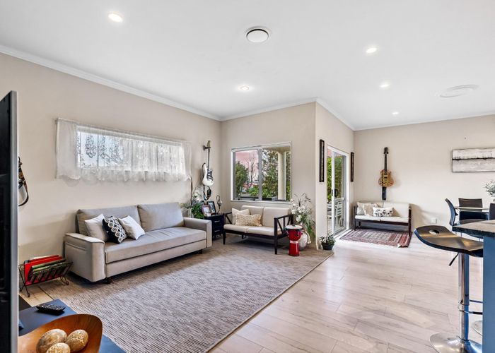  at 21 Cinnabar Place, Westgate, Waitakere City, Auckland