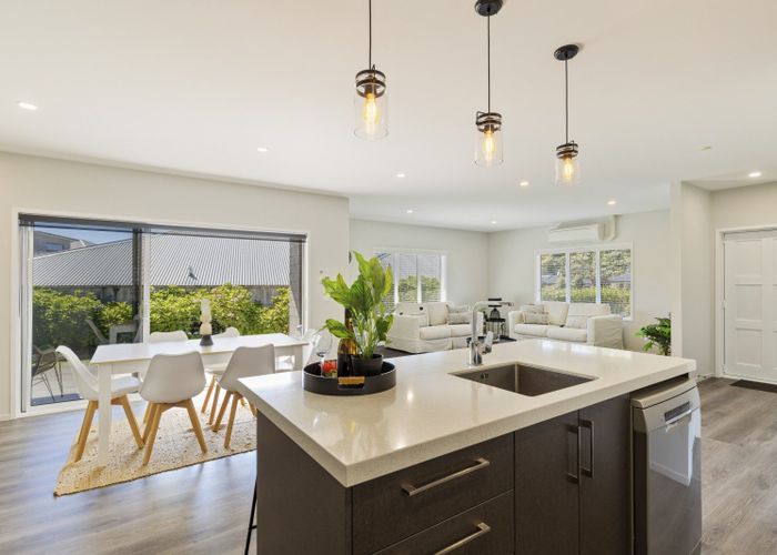  at 7 Frederick Place, Whalers Gate, New Plymouth
