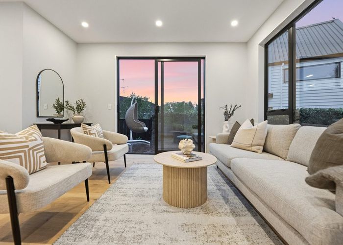  at 8C Catalina Crescent, Forrest Hill, North Shore City, Auckland