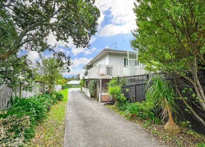  at 2/28 Hawkins Street, Meadowbank, Auckland