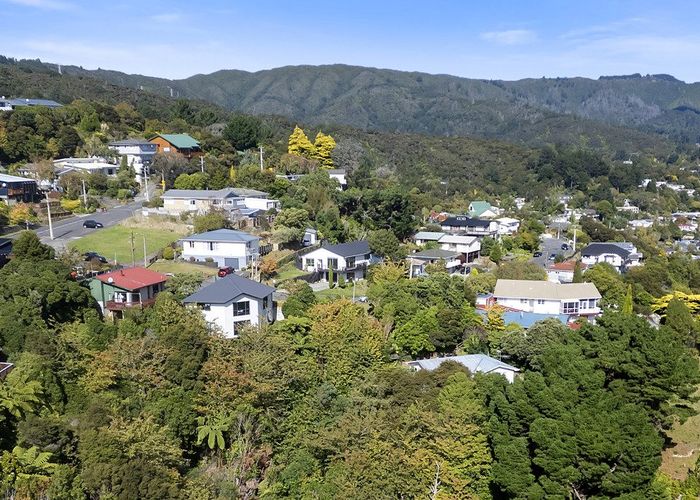  at 8 Castle Crescent, Stokes Valley, Lower Hutt, Wellington