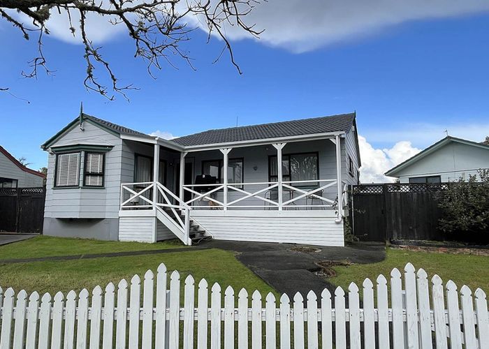  at 17 Redlands Grove, Swanson, Waitakere City, Auckland