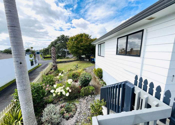  at 16 Hassan Drive, Massey, Waitakere City, Auckland