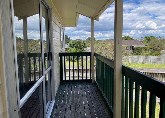  at 1/16 Oreil Avenue, West Harbour, Waitakere City, Auckland