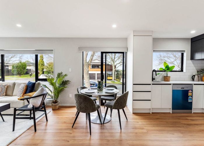  at 43c Mirrabooka Avenue, Botany Downs, Manukau City, Auckland
