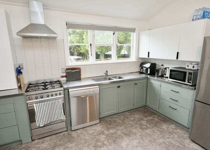  at 6 Nathan Place, West End, Palmerston North