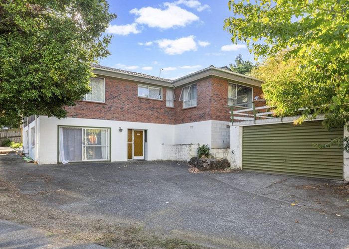  at 16 Bacot Place, Howick, Manukau City, Auckland