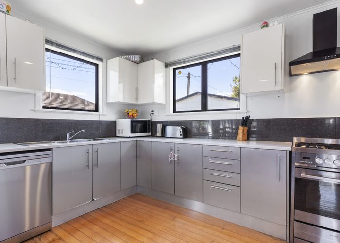  at 2/10 Fleming Street, Manurewa East, Auckland