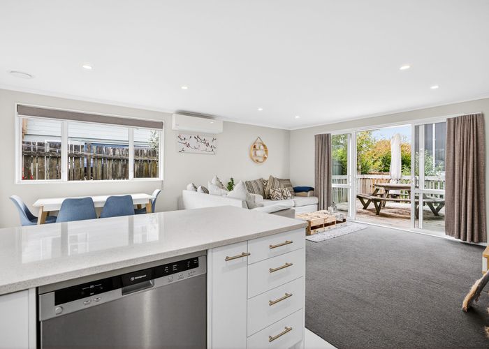  at 6A Magdalen Place, West Harbour, Waitakere City, Auckland