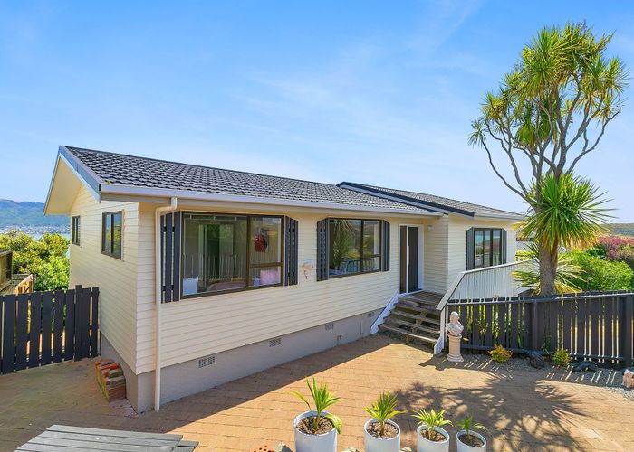  at 36 Eskdale Road, Papakowhai, Porirua