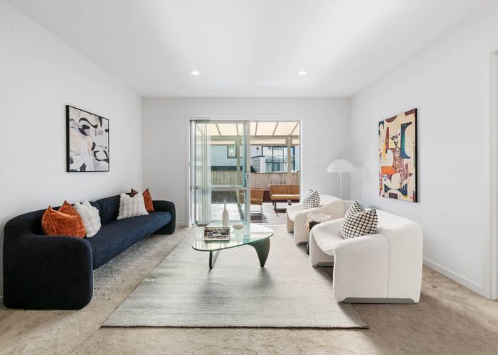  at 33 Lagonda Rise, Oteha, North Shore City, Auckland