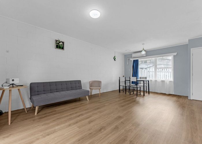  at 4/117 Aranui Road, Mount Wellington, Auckland