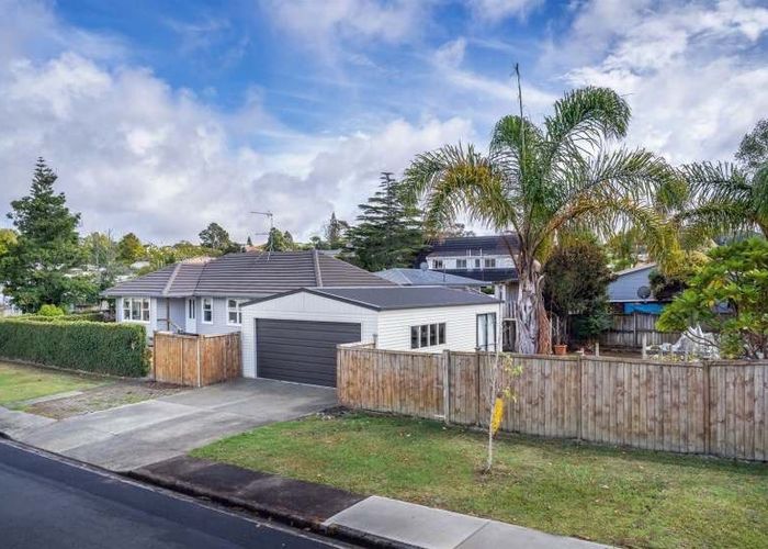 Free property data for 33 Marsh Avenue, Forrest Hill, Auckland homes.co.nz