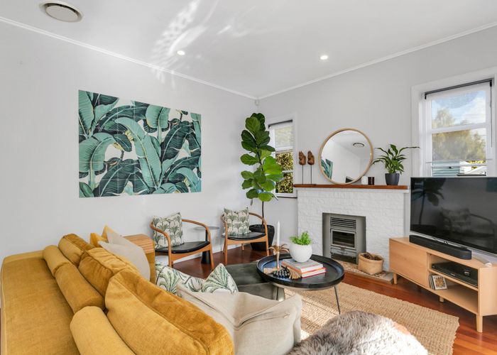  at 6 Kanuka Street, Point Chevalier, Auckland