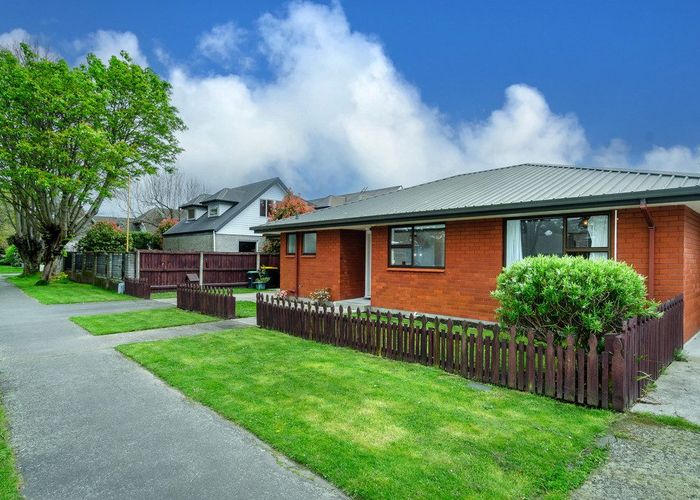  at 1/2 Thorrington Road, Cashmere, Christchurch