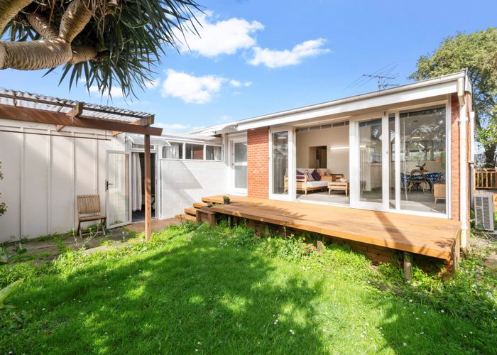  at 2/187 Bucklands Beach Road, Bucklands Beach, Manukau City, Auckland