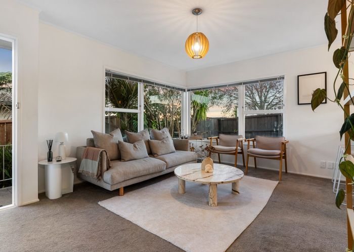  at 1/42 Girrahween Drive, Totara Vale, North Shore City, Auckland