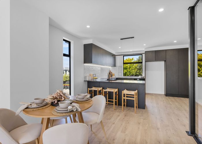  at 2/11 Donald Place, Merivale, Christchurch City, Canterbury