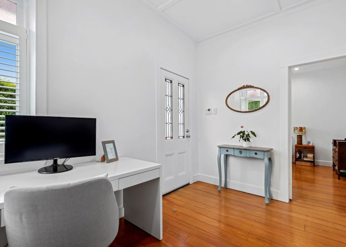  at 7A North Avenue, Narrow Neck, Auckland