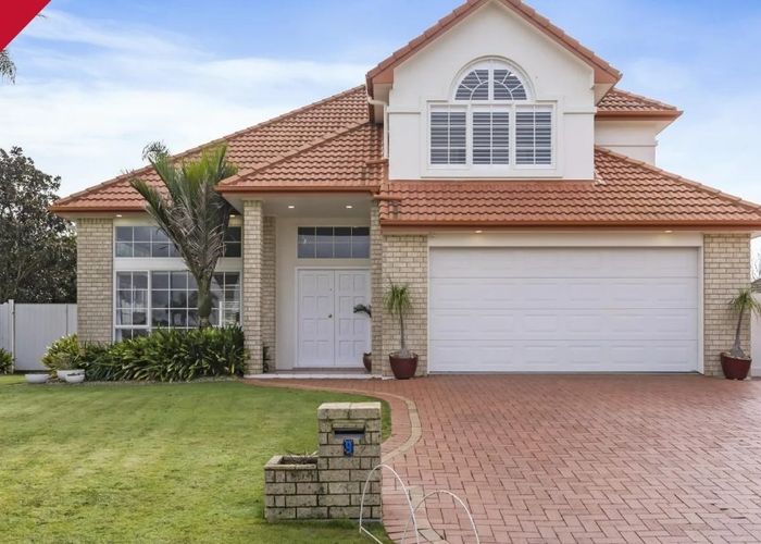  at 9 Corta Bella Place, Golflands, Auckland