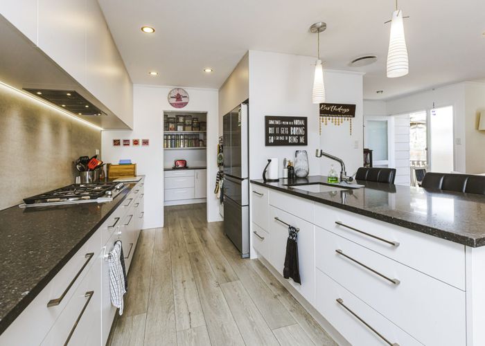  at 4 Standish Place, Bayview, Auckland