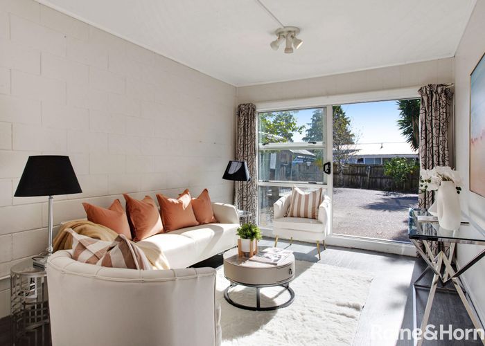  at 2/90 Rosier Road, Glen Eden, Waitakere City, Auckland