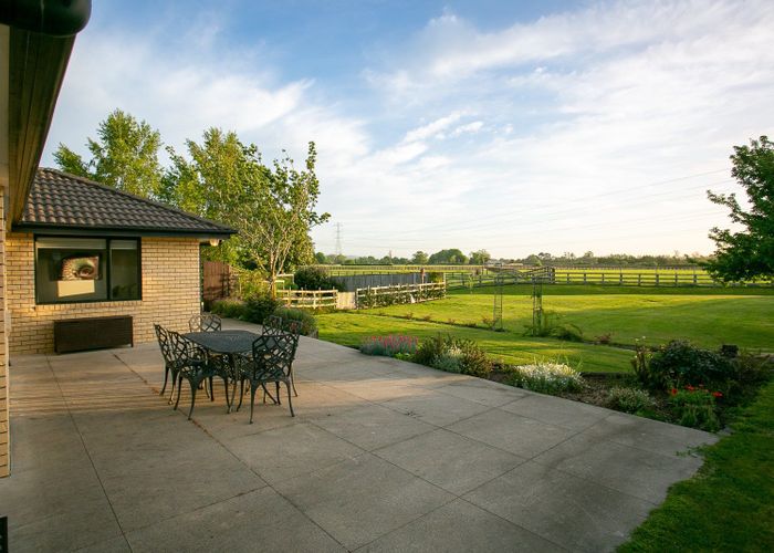  at 14 De La Mare Drive, Leamington, Cambridge