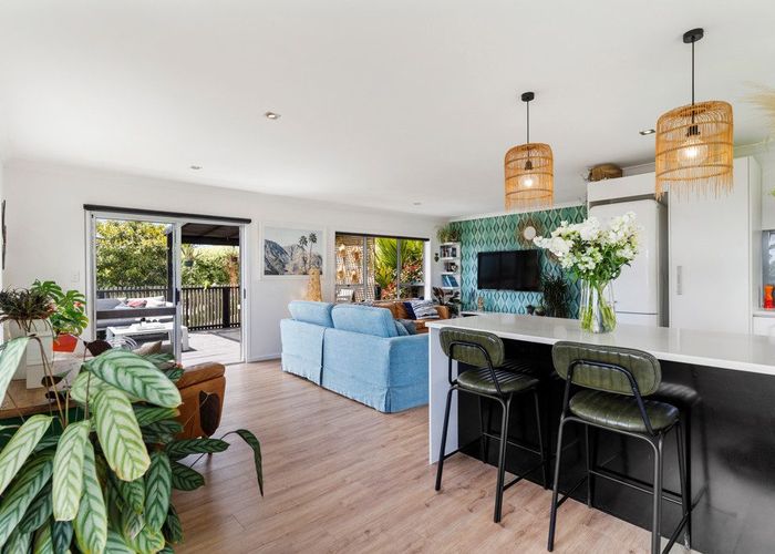  at 1/18 Mizpah Road, Torbay, Auckland