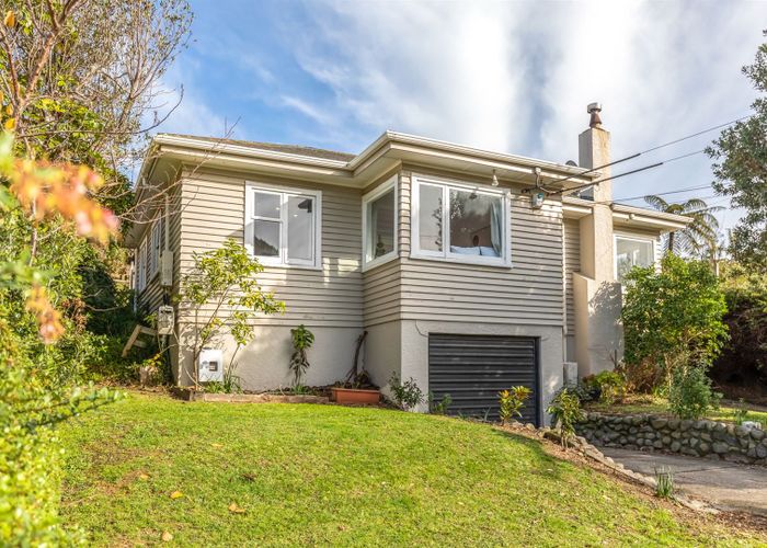  at 38 Raroa Terrace, Tawa, Wellington