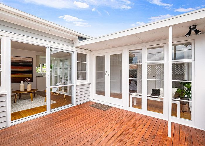  at 10 West Lynn Road, Titirangi, Auckland
