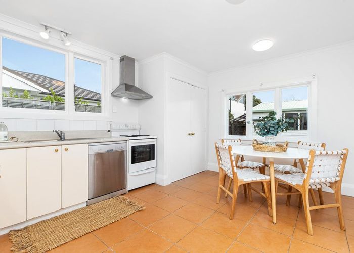  at 9 Avonhead Road, Avonhead, Christchurch