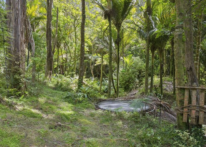  at 90 Laingholm Drive, Laingholm, Waitakere City, Auckland