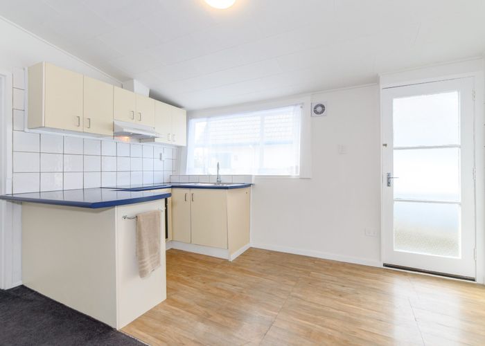 at 4/93 Donovan Street, Blockhouse Bay, Auckland