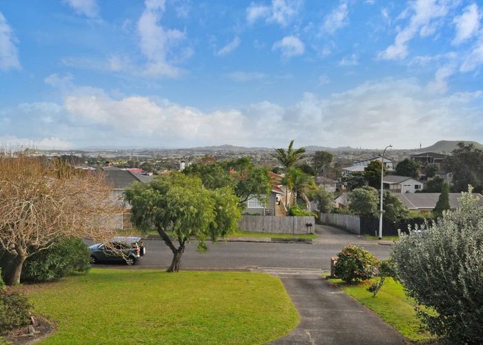  at 28 Grassways Avenue, Pakuranga, Auckland