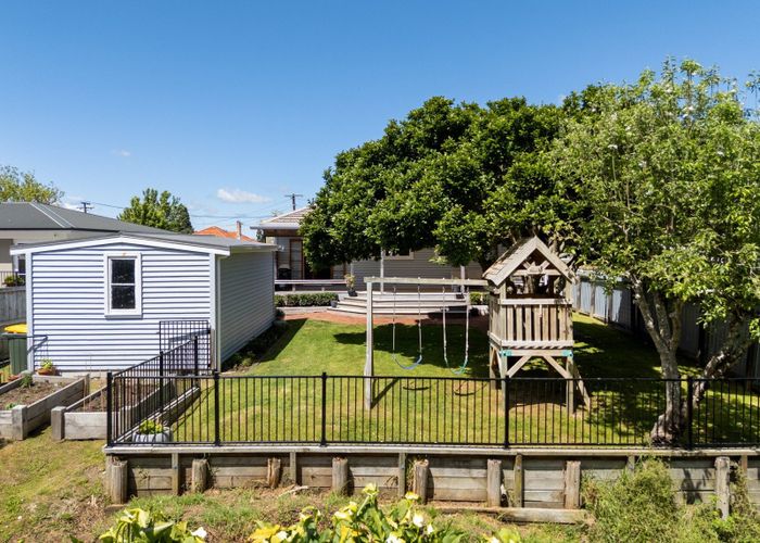  at 18 Olwyn Terrace, Dinsdale, Hamilton