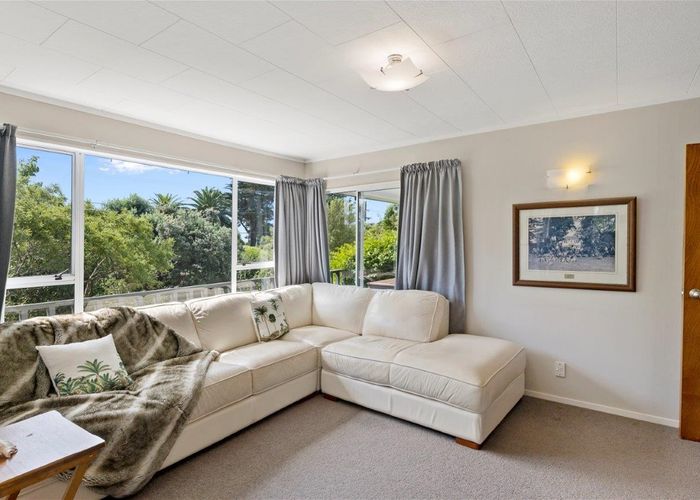  at 28 Field Way, Waikanae Beach, Waikanae