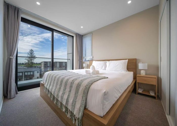  at 220 Lake Road, Northcote, North Shore City, Auckland