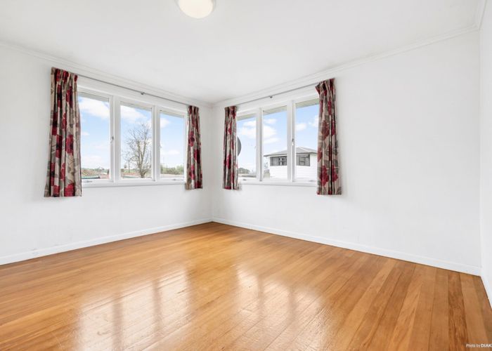  at 4 Daphne Street, Kelston, Auckland